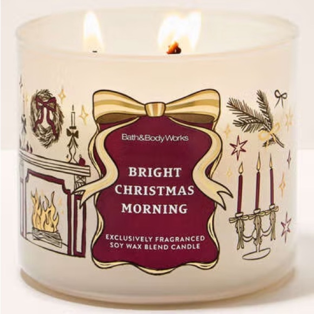 Bath & Body Works Bright Christmas Morning Candle - Cream and Gold